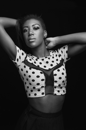 性感黑人少妇人体摄影图片